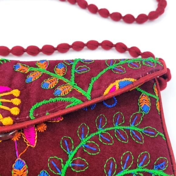 VTG one of a kind hand made embroidered velvet clutch - Picture 4 of 11